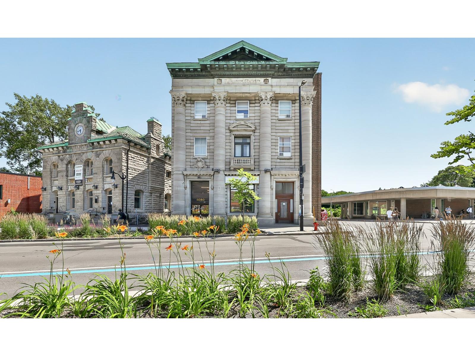 Bâtiment commercial dans Saint-Henri.